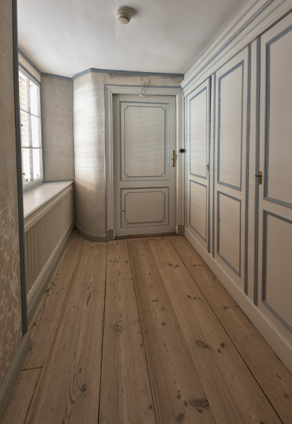 Garderoba-przejście do łazienki