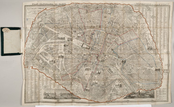 Mapa składana, papierowa. U góry po prawej stronie napis: Plan Panorama De Paris. Po prawej stronie u Góry napis: Fortifie avec Illustr.. tion. Widoczna obszerny spis ulic. Na mapie widoczne grafiki ilustrujące ważne obiekty. U dołu dwie większe grafiki.