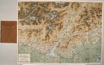 Mapa papierowa, składana, kolorowa. W lewym dolnym rogu nazwa regionu i legenda. Po lewej stronie widoczna część okładki mapy.