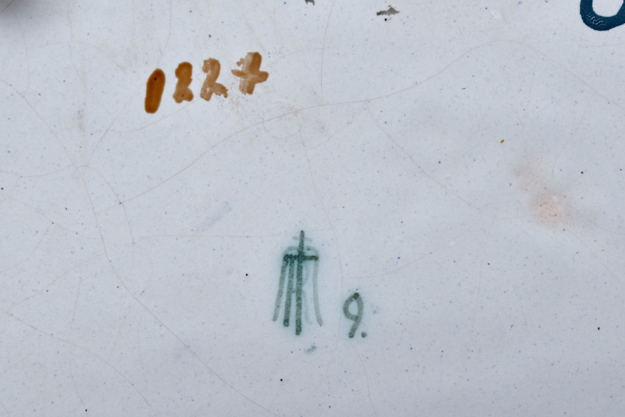 Żardiniera ceramiczna - spód, sygnatura