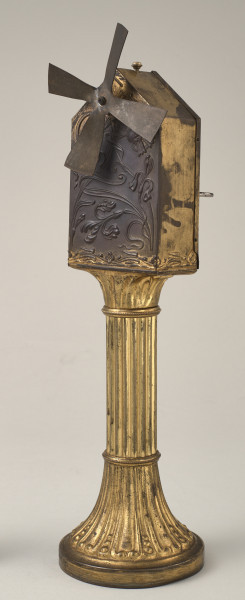 Witraczek, widok przódu w ujęciu 3/4