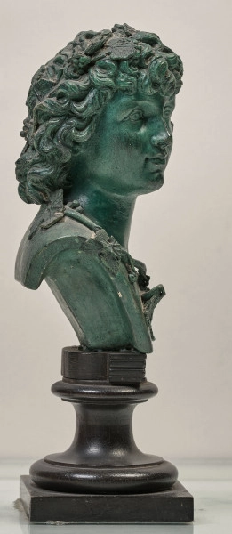 Henryk Lubomirski jako Bachus. Miniaturowe popiersie Henryka Lubomirskiego z terakoty, pomalowane na zielono.Bok prawy