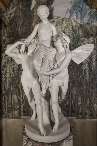 Psyche unoszona przez Zefiry. Marmurowa grupa figuralna.