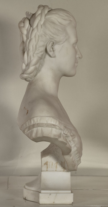 Klementyna z Potockich Tyszkiewiczowa. Popiersie z białego marmuru. Bok lewy