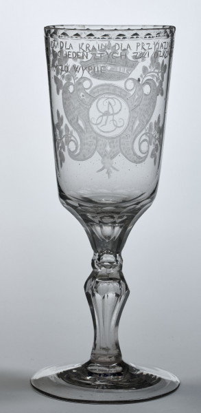 ﻿Kielich toastowy z monogramem króla Stanisława Augusta Poniatowskiego. Tylna strona