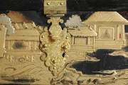 detal - ozdobny zamek, w tle scena pejzażowo architektoniczna: pawilony, woda, skały (strona pierwsza)