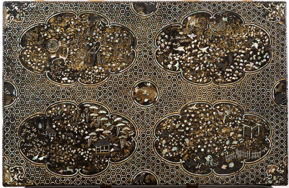 ujęcie całości z góry - blat stołu