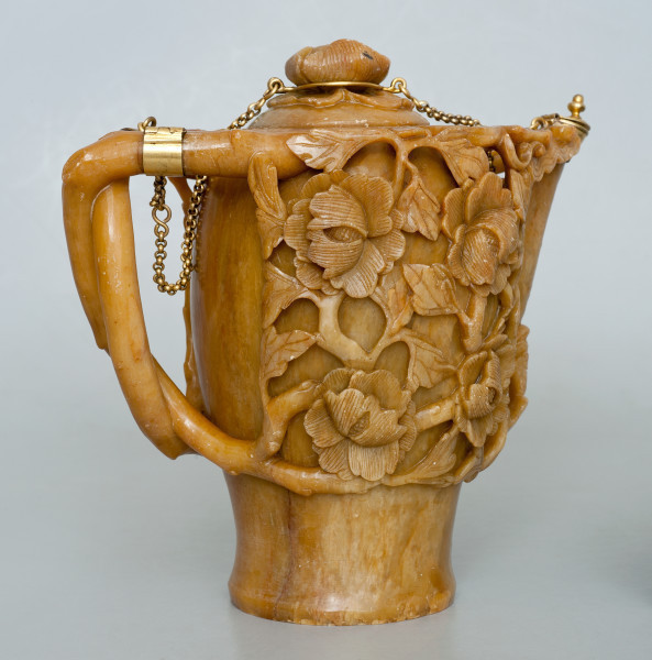 ujęcie całości od strony pierwszej - lekko pod skosem