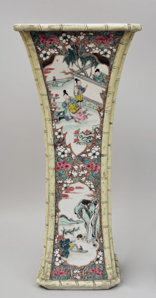 ujęcie całości od strony czwartej