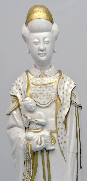 detal - postać  w ujęciu z przodu, od pasa w górę