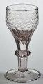 Kieliszek na okrągłej stopie z grubego, bezbarwnego szkła