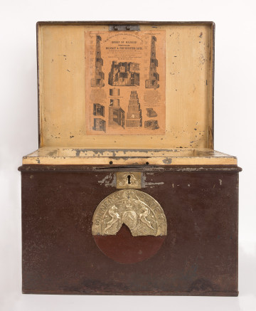 ujęcie z przodu z otwartym wiekiem