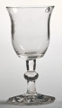 Kielich z bezbarwnego szkła z herbem Pilawa