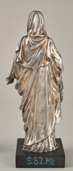 Srebrna figura Matki Boskiej na postumencie.Tył