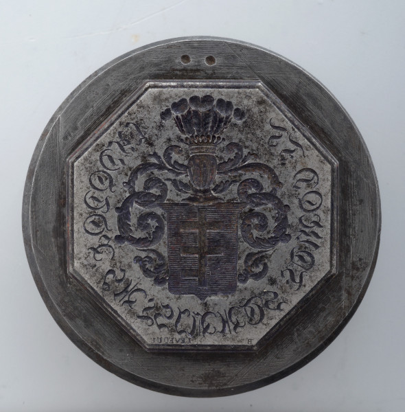 typariusz w kształcie ośmioboku foremnego