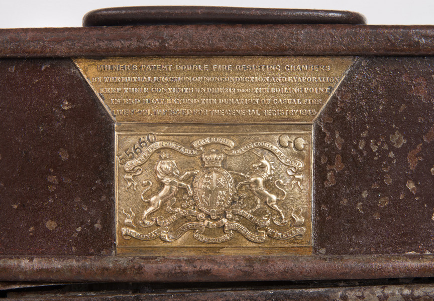 detal - plakietka z informacją o patencie