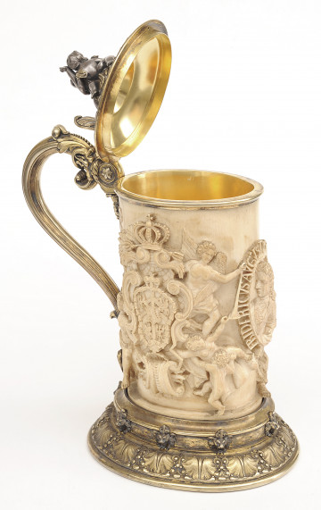 ujęcie 3/4 z odkrytą pokrywą