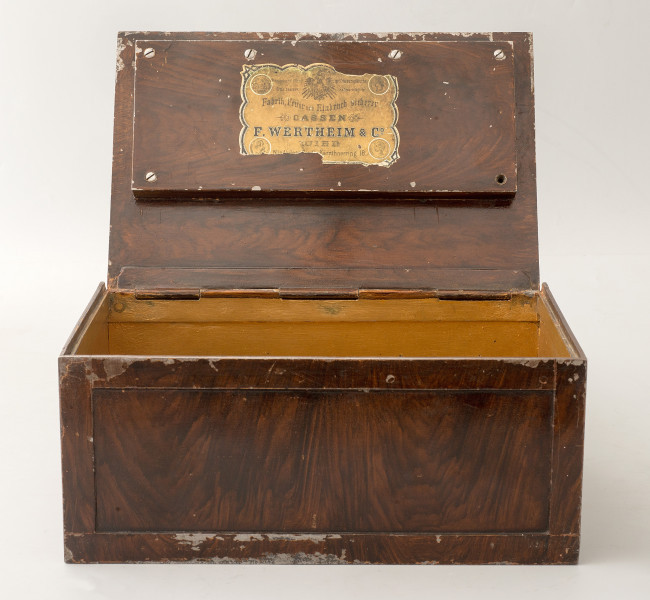 ujęcie z przodu z otwartym wiekiem