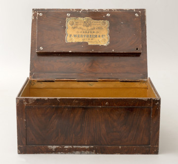 ujęcie z przodu z otwartym wiekiem