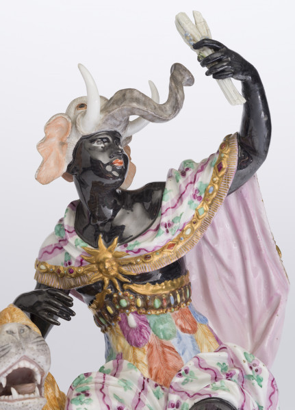 zbliżenie na górną część figurki