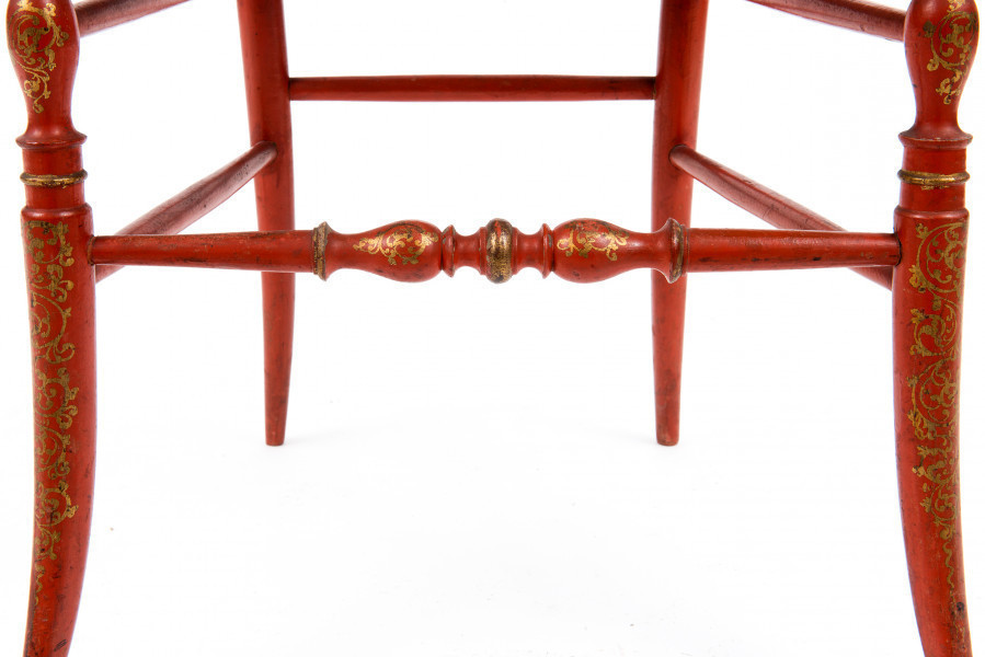 ujęcie z przodu (fragment) - zdobienia na przednich nogach krzesła