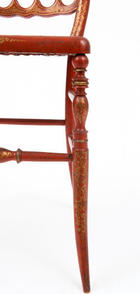 ujęcie z przodu (fragment) - zdobienia na lewej przedniej nodze krzesła