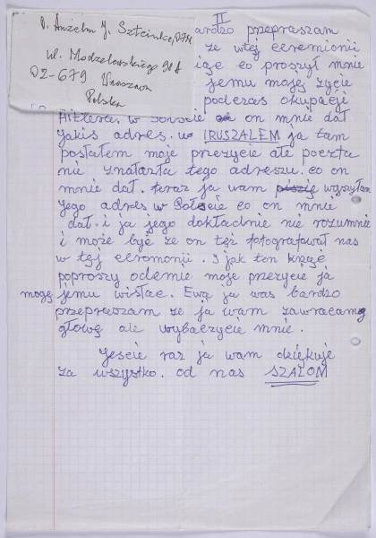 Ujęcie z góry, recto, kartka w kratkę, z marginesem po prawej stronie kartki, zapisana pismem odręcznym, z przymocowanym na odrębnej kartce adresem korespondencyjnym, w prawej górnej części