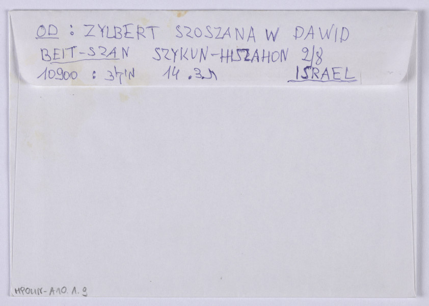 Ujęcie z góry, verso, koperta  zapisana pismem odręcznym