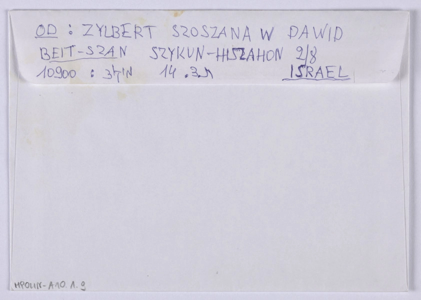 Ujęcie z góry, verso, koperta  zapisana pismem odręcznym