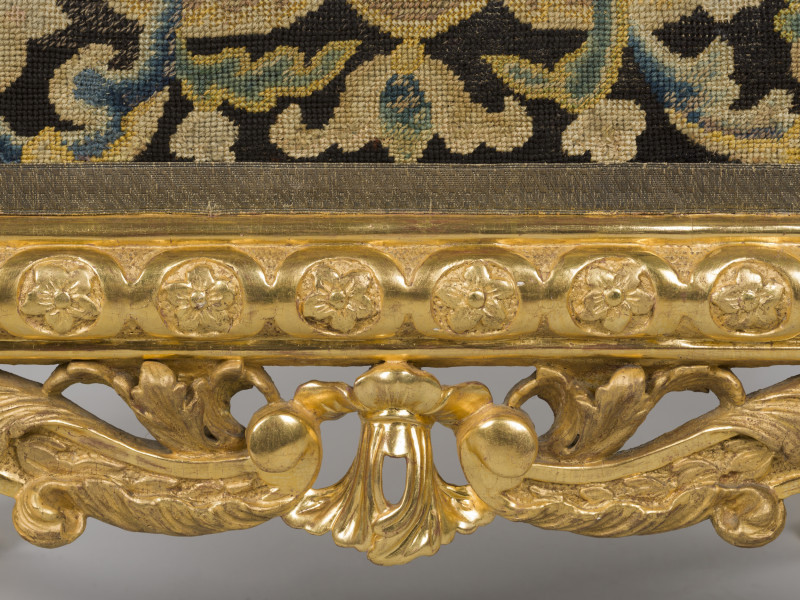 zbliżenie na dekorację cargi boku pierwszego