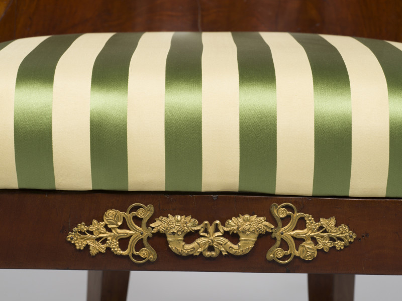 zbliżenie na dekorację przedniej cargi