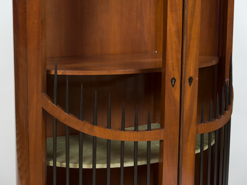 zbliżenie na dekoracyjny płotek