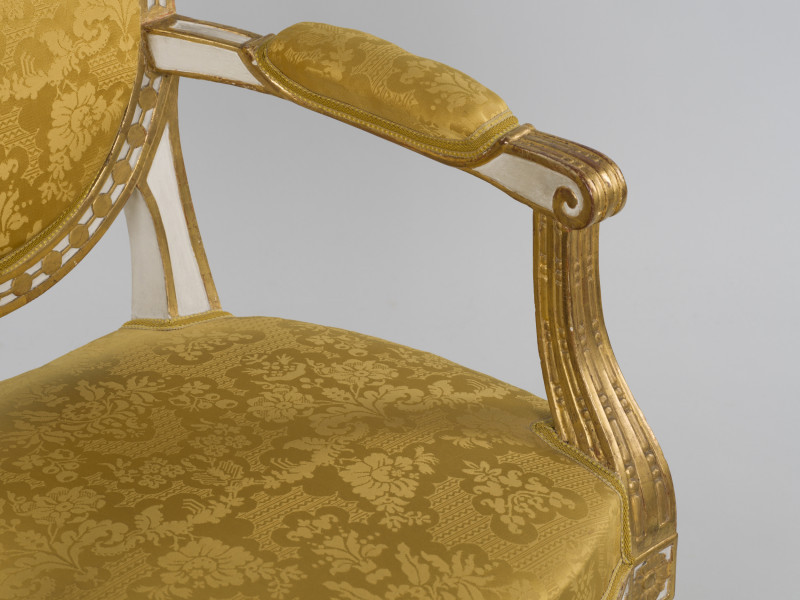 zbliżenie na lewy podłokietnik