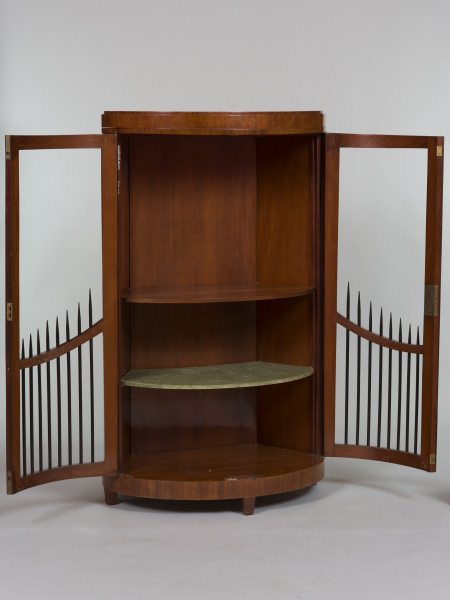 ujęcie 3/4 z otwartymi drzwiczkami