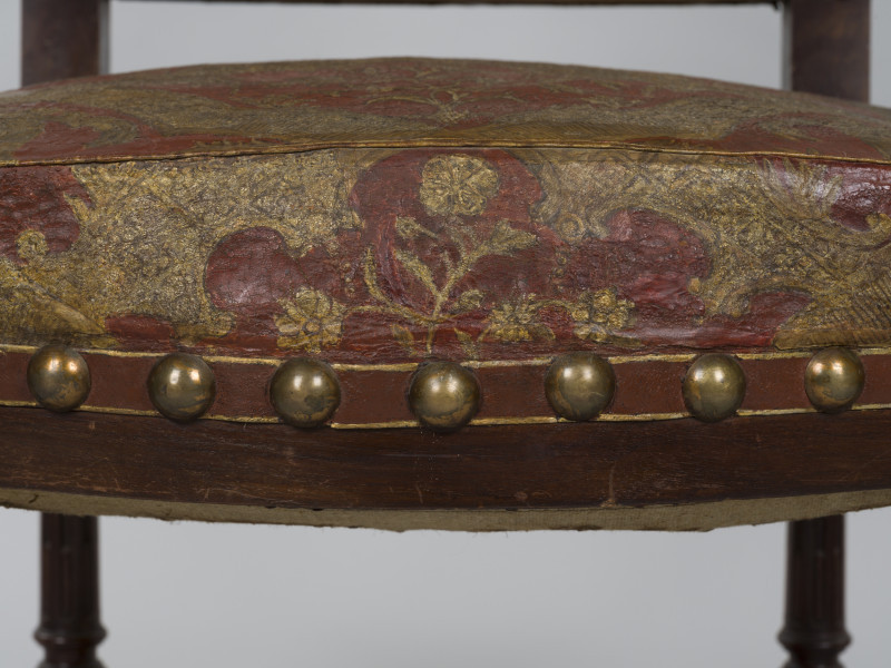 zbliżenie na dekorację przedniego ramiaka