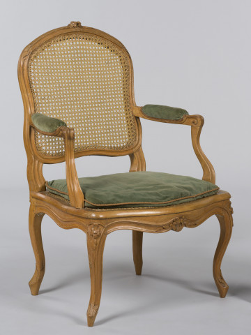 ujęcie 3/4 z poduszką