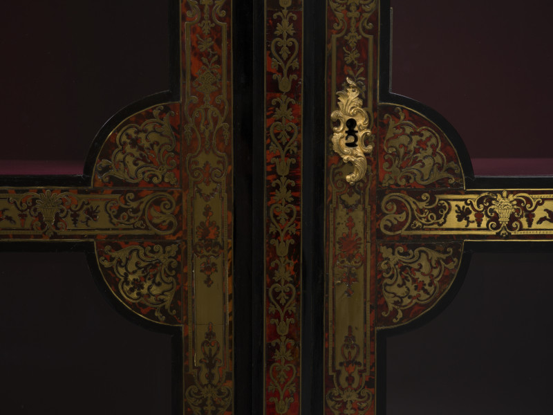 zbliżenie na dekorację drzwi