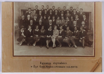 Ujęcie z góry, awers fotografii z nadrukiem