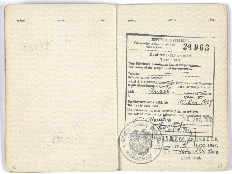 Strona 12 i 13. Fotografia wykonana w ramach Programu Operacyjnego Polska cyfrowa – projekt www.muzeach.