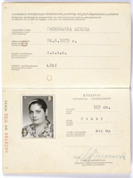 Strona 2 i 3. Fotografia wykonana w ramach Programu Operacyjnego Polska cyfrowa – projekt www.muzeach.