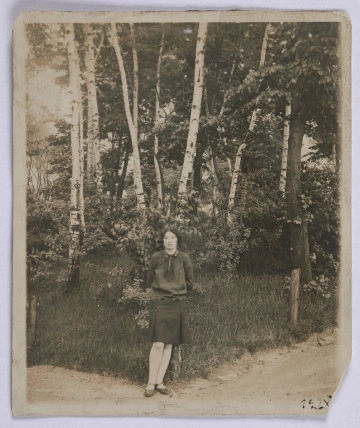 Ujęcie z góry, awers fotografii zapisany pismem odręcznym