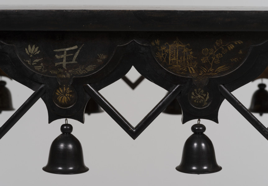 zbliżenie na dekorację ażurowej cargi strony trzeciej