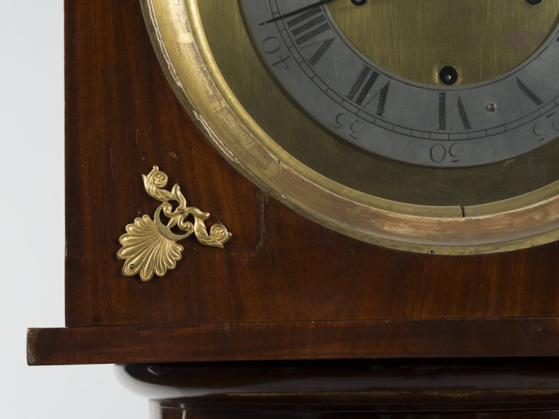 zbliżenie derkoację okuciową kaptura zegara z przodu