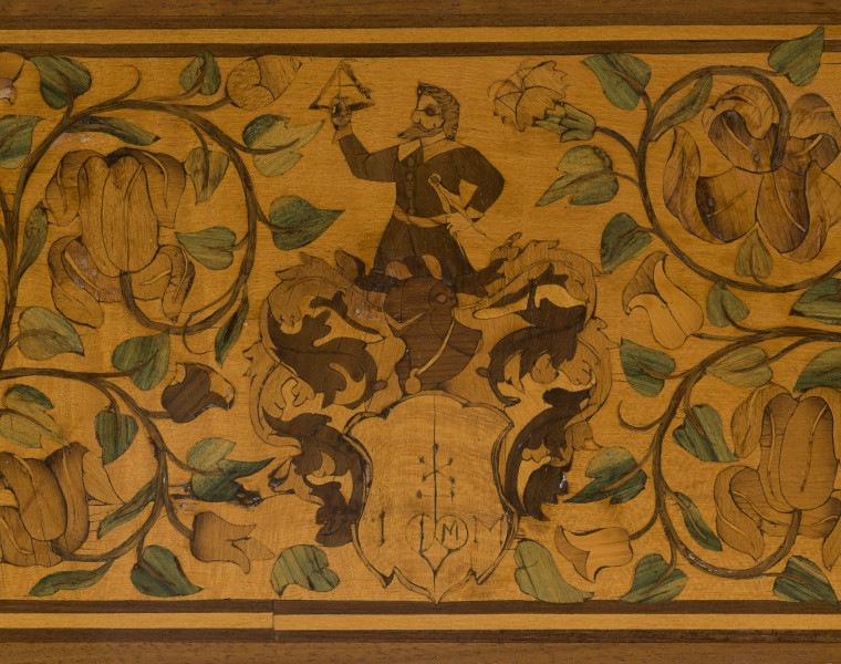 detal - ujęcie z tyłu, środek