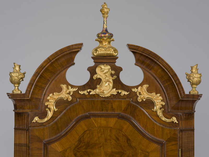 zbliżenie na dekorację zwieńczenia