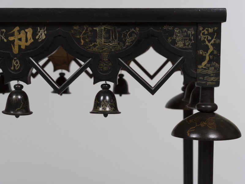 zbliżenie na dekorację ażurowej cargi strony pierwszej