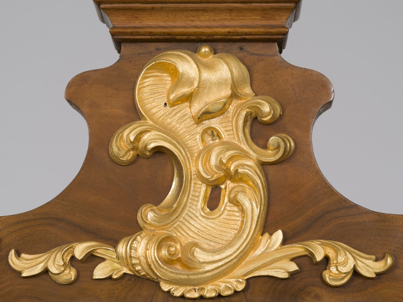 zbliżenie na dekorację zwieńczenia