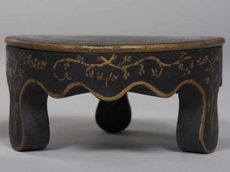 zbliżenie na dekorację podstawki