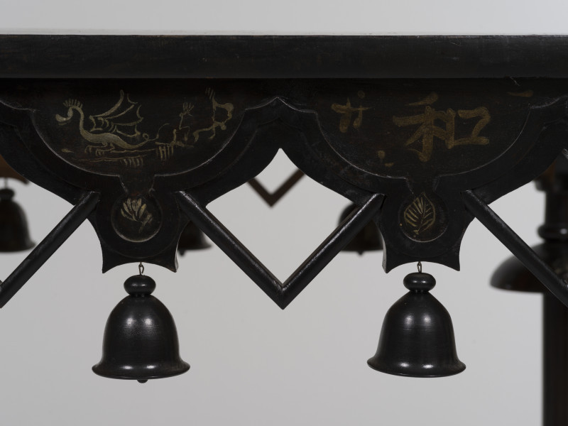 zbliżenie na dekorację ażurowej cargi strony trzeciej