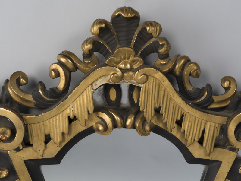 zbliżenie na dekorację lustra